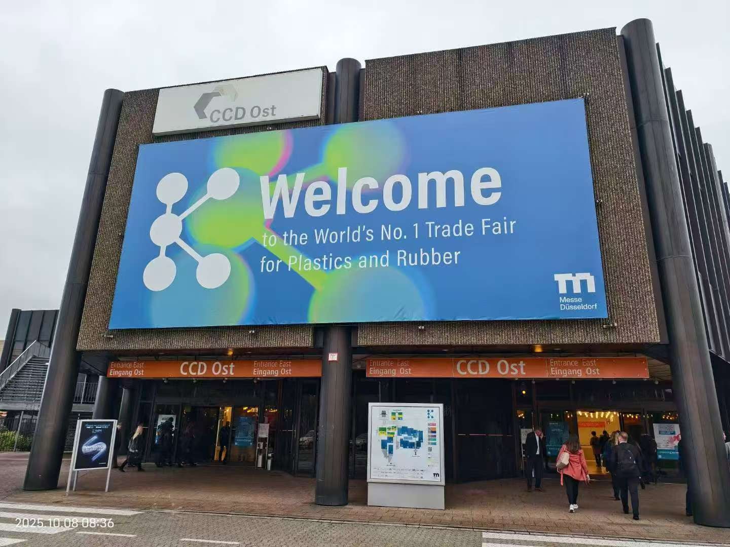 華大機(jī)械攜全電動智能注塑方案驚艷亮相德國K展